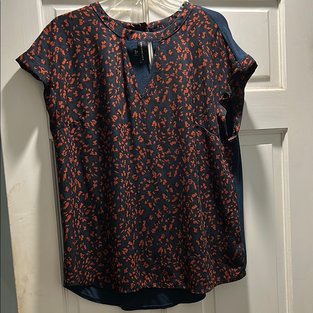 Chic Women's Floral Blouse in Navy and Red